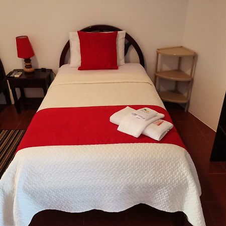 Hostal La Isla Del Descanso Puerto Villamil Esterno foto