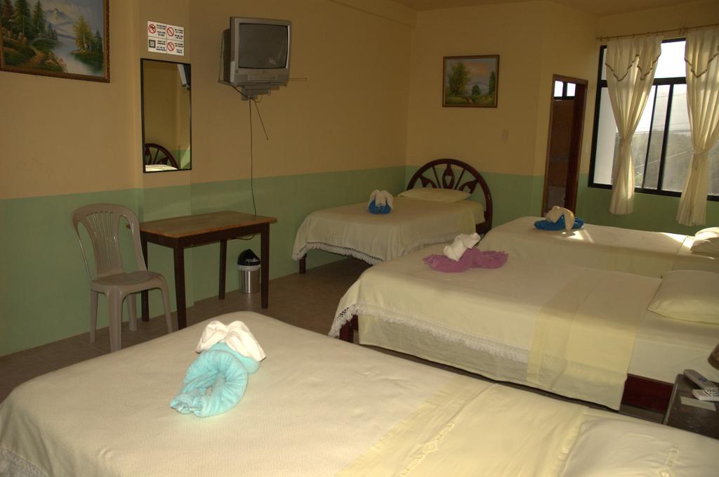 Hostal La Isla Del Descanso Puerto Villamil Esterno foto