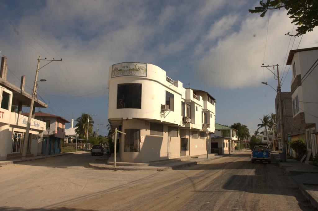 Hostal La Isla Del Descanso Puerto Villamil Esterno foto