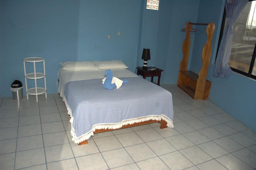 Hostal La Isla Del Descanso Puerto Villamil Esterno foto