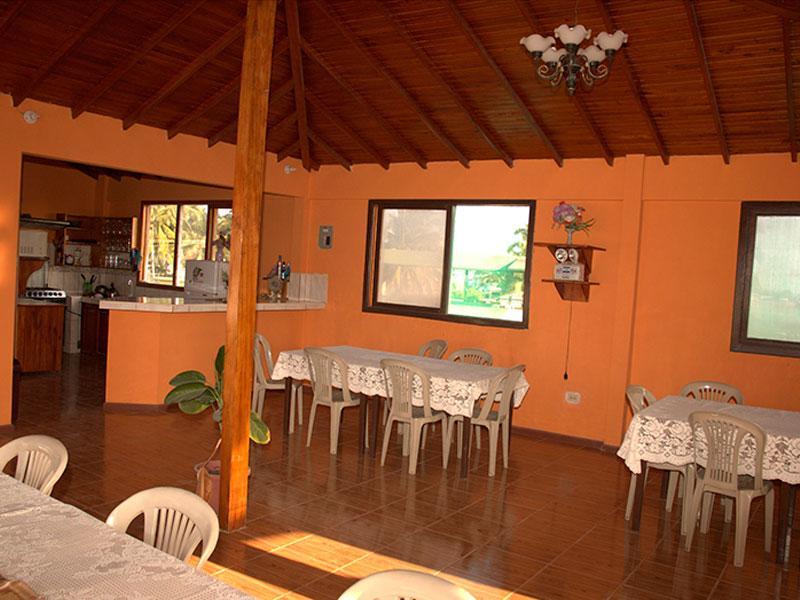 Hostal La Isla Del Descanso Puerto Villamil Esterno foto