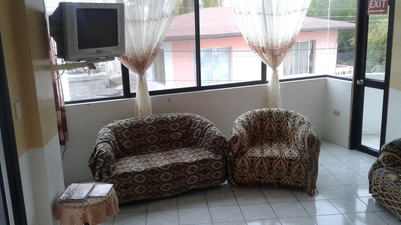 Hostal La Isla Del Descanso Puerto Villamil Esterno foto