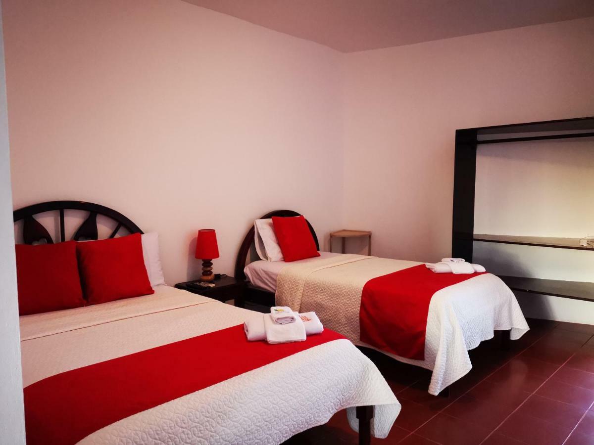 Hostal La Isla Del Descanso Puerto Villamil Esterno foto