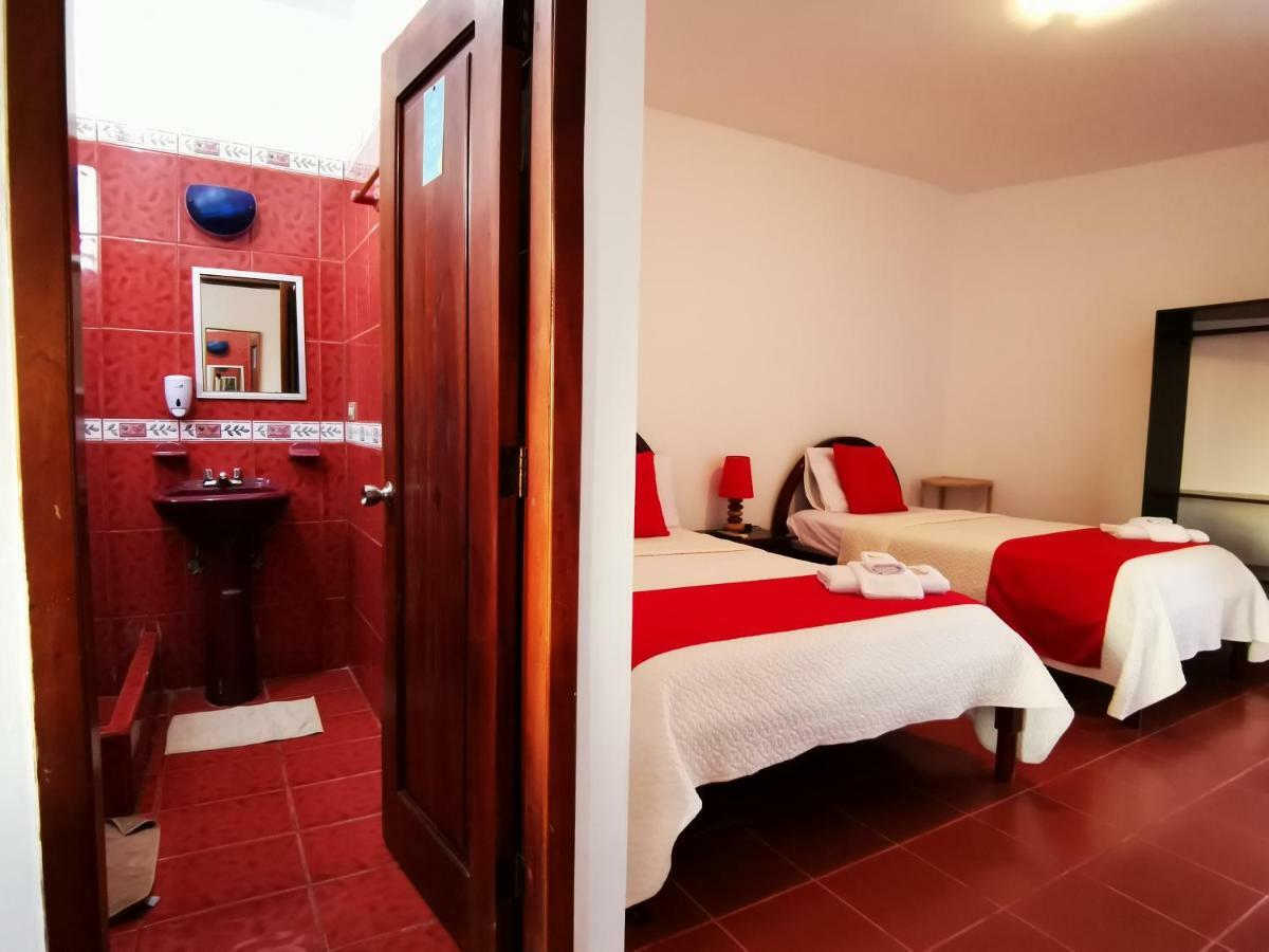 Hostal La Isla Del Descanso Puerto Villamil Esterno foto