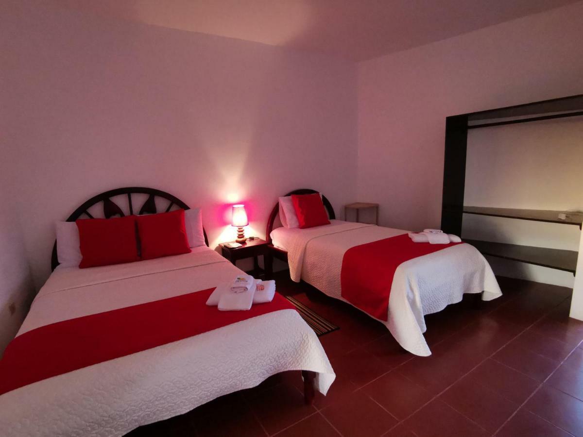 Hostal La Isla Del Descanso Puerto Villamil Esterno foto