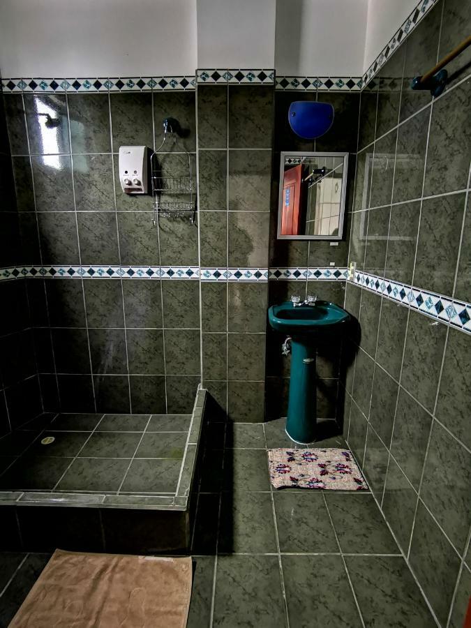 Hostal La Isla Del Descanso Puerto Villamil Esterno foto