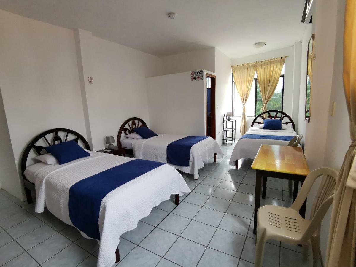 Hostal La Isla Del Descanso Puerto Villamil Esterno foto
