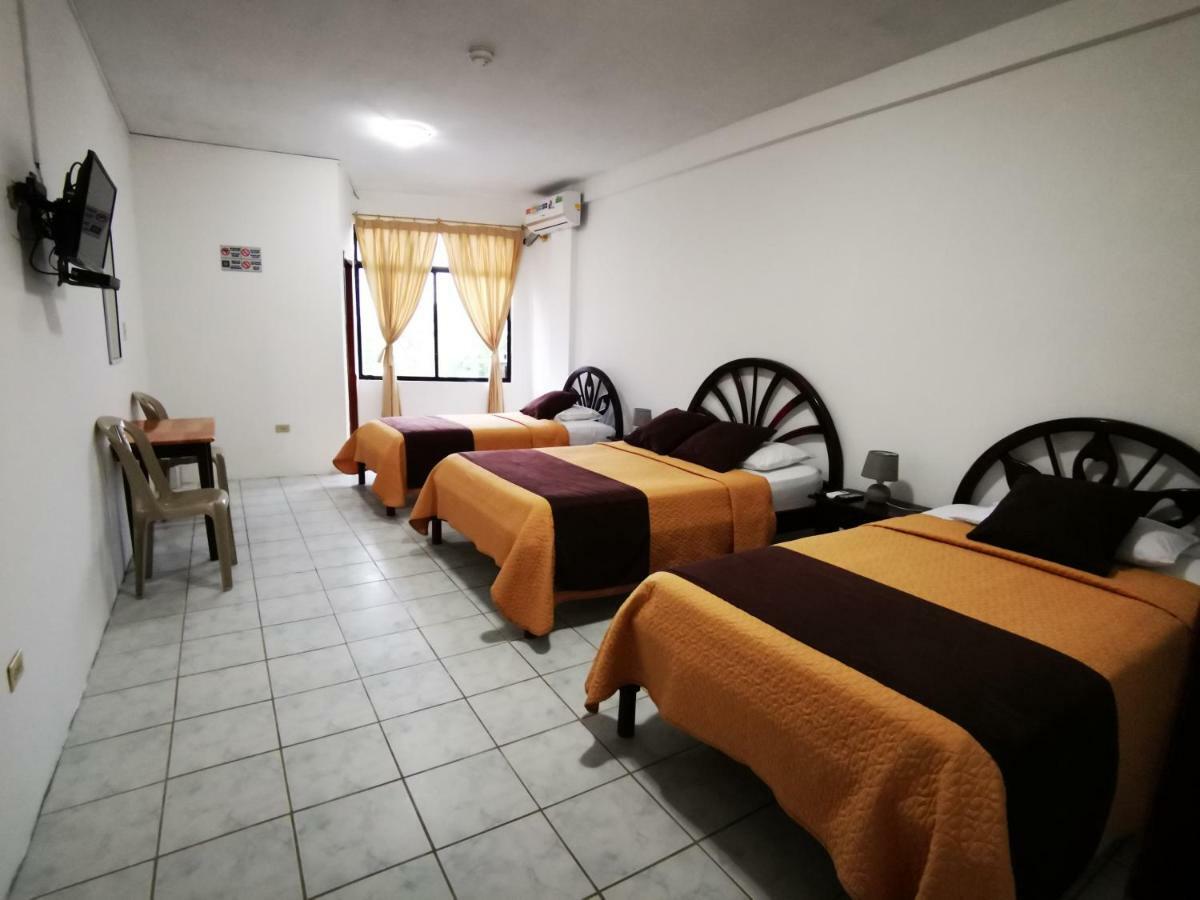 Hostal La Isla Del Descanso Puerto Villamil Esterno foto