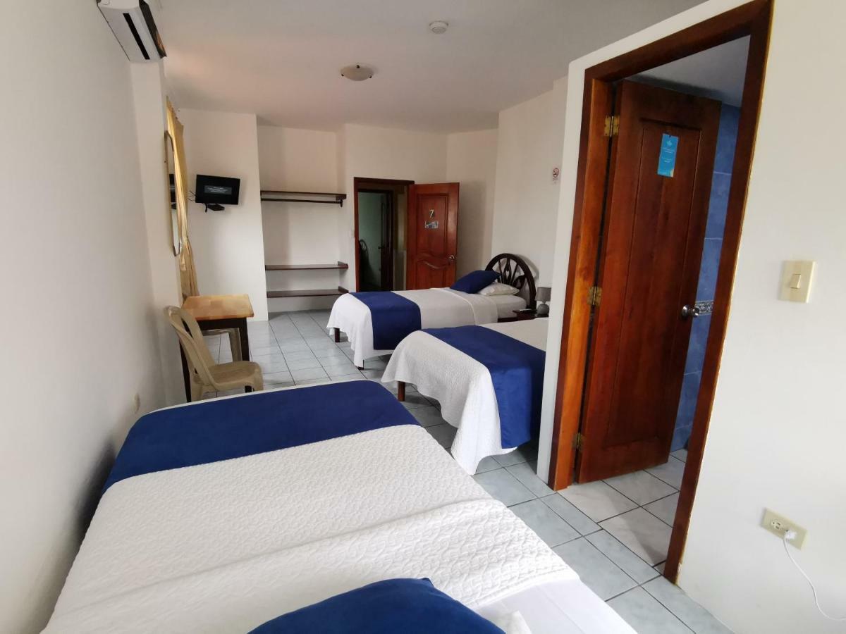 Hostal La Isla Del Descanso Puerto Villamil Esterno foto