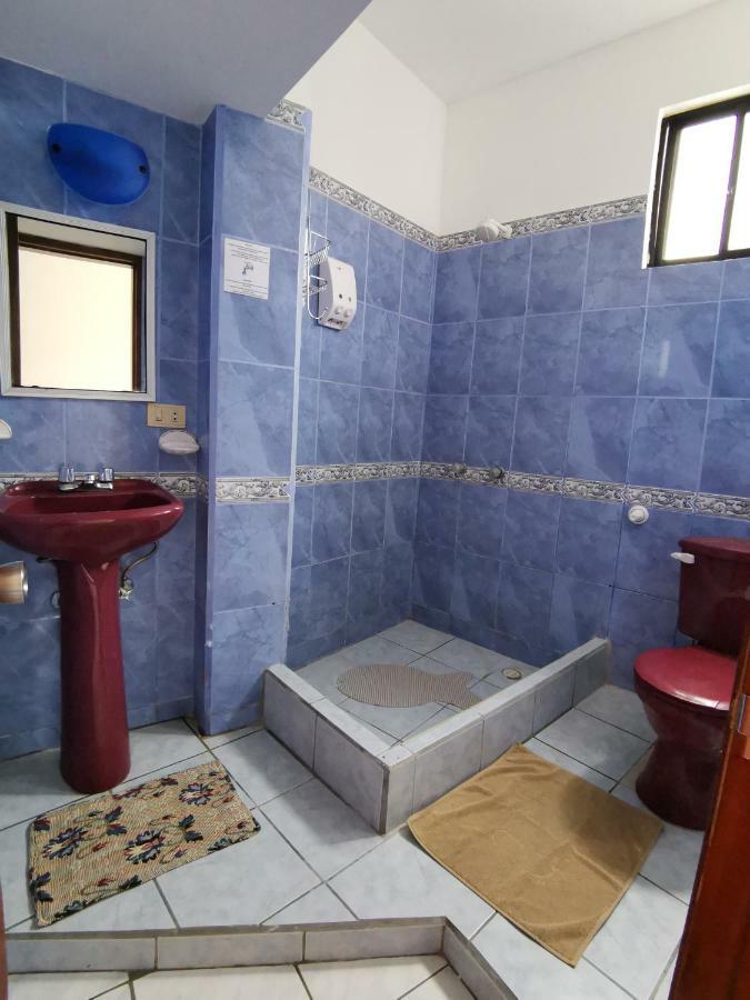 Hostal La Isla Del Descanso Puerto Villamil Esterno foto