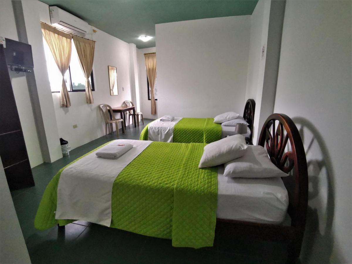 Hostal La Isla Del Descanso Puerto Villamil Esterno foto